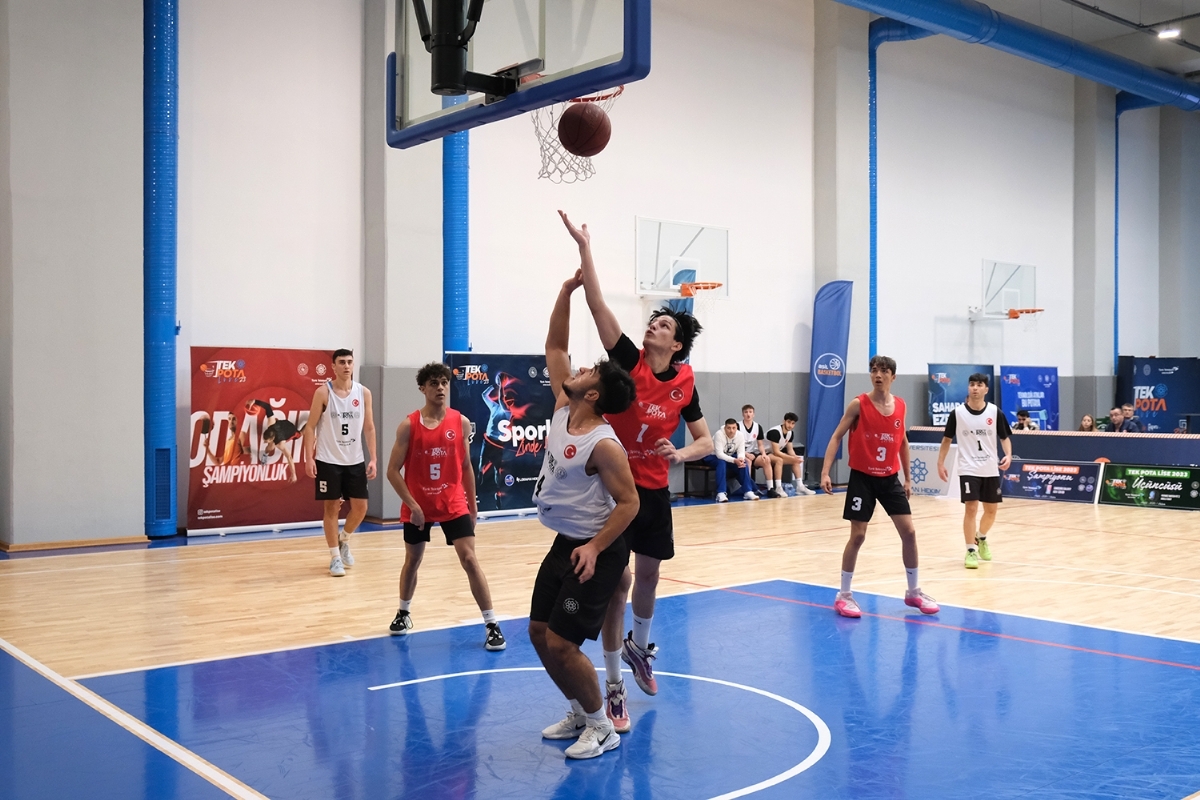 Tek Pota Lise Basketbol Turnuvası'nda İpucu Koleji şampiyon oldu