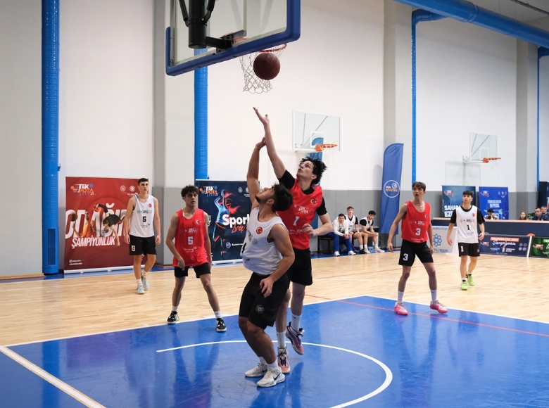 Tek Pota Lise Basketbol Turnuvası'nda İpucu Koleji şampiyon oldu